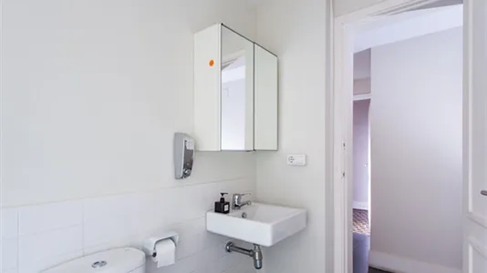 Rooms in Barcelona Ciutat Vella - photo 10
