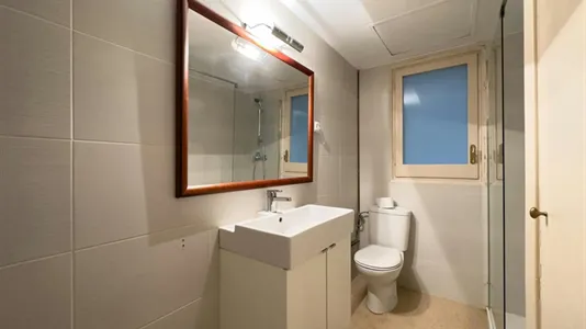 Rooms in Barcelona Eixample - photo 10
