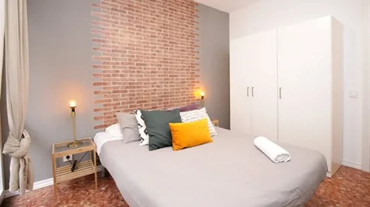 Rooms in Barcelona Eixample - photo 2