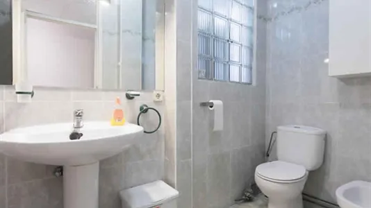 Rooms in Madrid Centro - photo 10