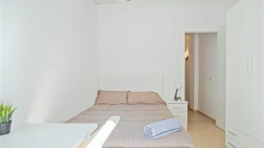 Rooms in Barcelona Sants-Montjuïc - photo 2