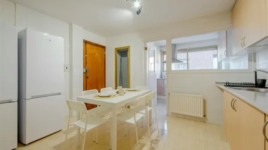 Rooms in Madrid Ciudad Lineal - photo 10