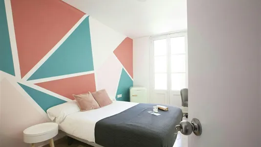 Rooms in Barcelona Ciutat Vella - photo 3