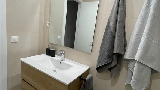 Rooms in Barcelona Ciutat Vella - photo 10