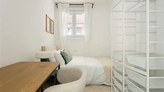 Rooms in Barcelona Eixample - photo 1