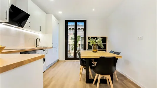 Rooms in Barcelona Ciutat Vella - photo 9