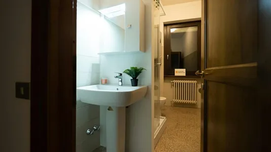 Rooms in Lecco - photo 9