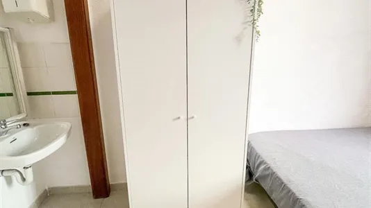 Rooms in Barcelona Ciutat Vella - photo 5