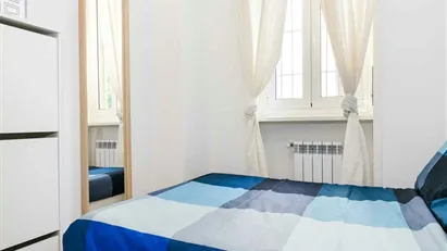 Room for rent in Milano Zona 8 - Fiera, Gallaratese, Quarto Oggiaro, Milan