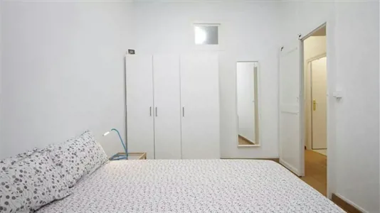 Rooms in Barcelona Ciutat Vella - photo 2