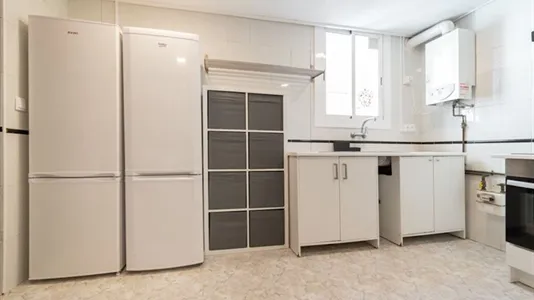 Rooms in Barcelona Ciutat Vella - photo 8