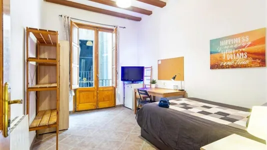 Rooms in Barcelona Ciutat Vella - photo 1