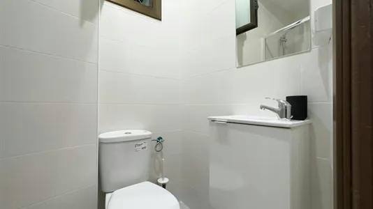 Rooms in Barcelona Ciutat Vella - photo 8