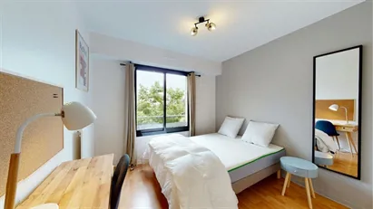 Room for rent in Versailles, Île-de-France