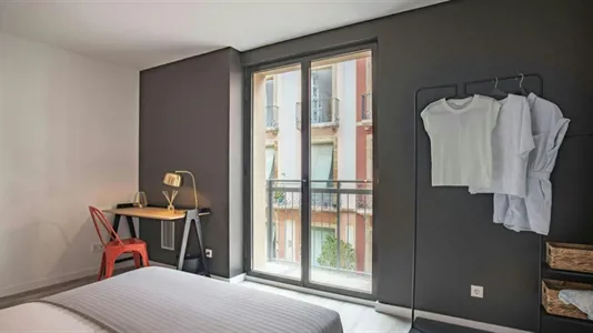 Rooms in Barcelona Ciutat Vella - photo 3