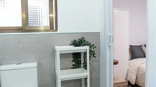 Rooms in Mislata - photo 8