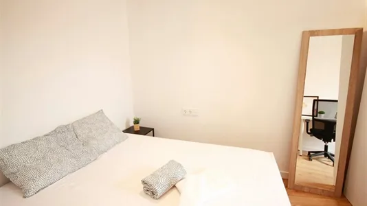 Rooms in Barcelona Sants-Montjuïc - photo 4