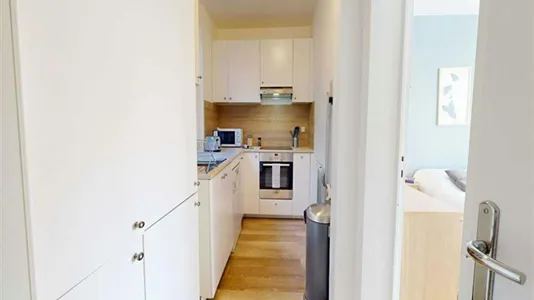 Rooms in Paris 8ème arrondissement - photo 8