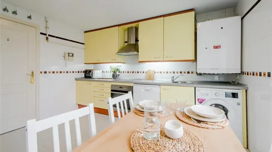 Rooms in El Encinar de los Reyes - photo 7