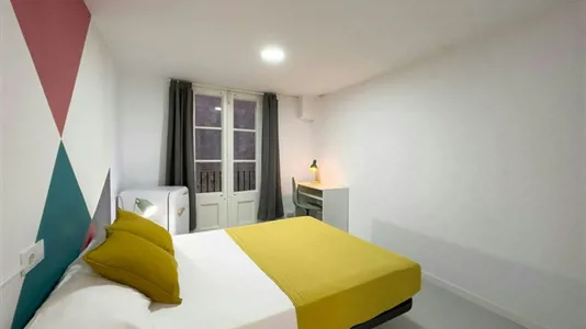 Rooms in Barcelona Ciutat Vella - photo 3