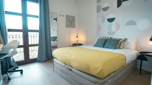 Rooms in Barcelona Ciutat Vella - photo 2