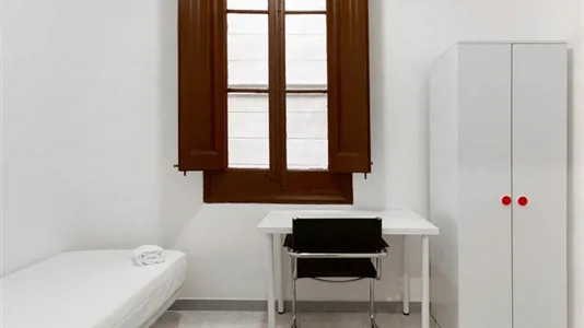 Rooms in Barcelona Ciutat Vella - photo 3