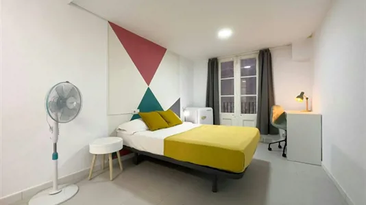 Rooms in Barcelona Ciutat Vella - photo 1