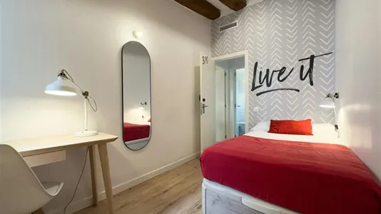 Rooms in Barcelona Ciutat Vella - photo 2