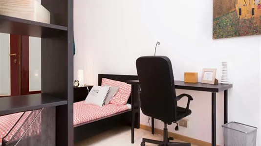 Rooms in Milano Zona 8 - Fiera, Gallaratese, Quarto Oggiaro - photo 4