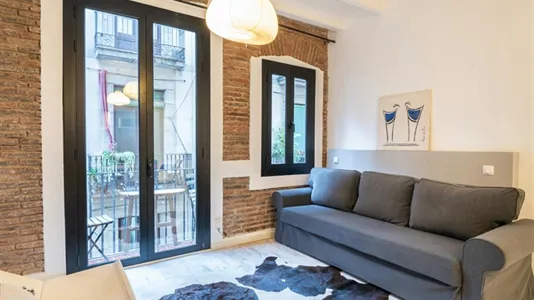 Houses in Barcelona Ciutat Vella - photo 2