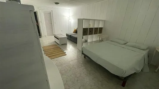 Rooms in Batres - photo 1