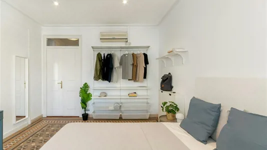 Rooms in Barcelona Eixample - photo 1