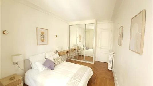 Rooms in Paris 8ème arrondissement - photo 4