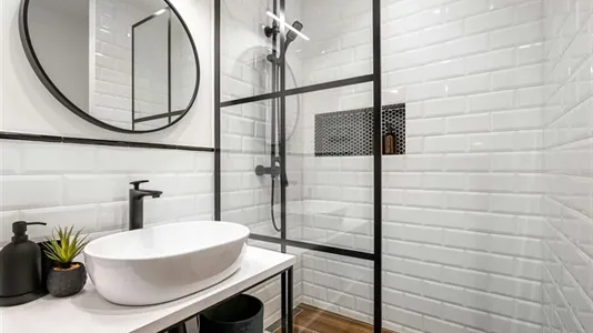 Rooms in Barcelona Ciutat Vella - photo 10
