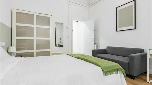 Rooms in Valencia L'Eixample - photo 2