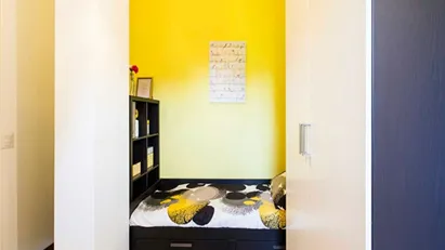 Room for rent in Milano Zona 6 - Barona, Lorenteggio, Milan
