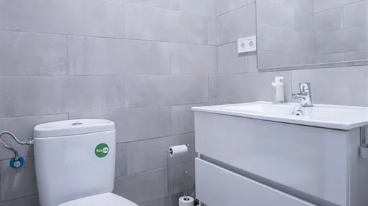 Rooms in Madrid Centro - photo 9