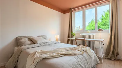 Room for rent in L'Haÿ-les-Roses, Île-de-France
