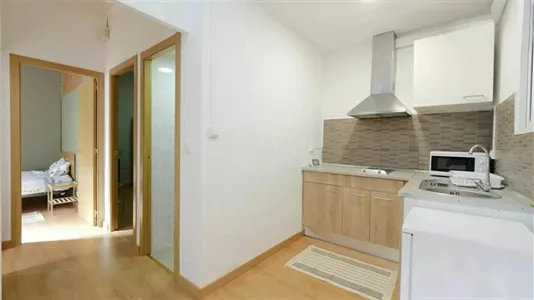 Rooms in Barcelona Ciutat Vella - photo 10
