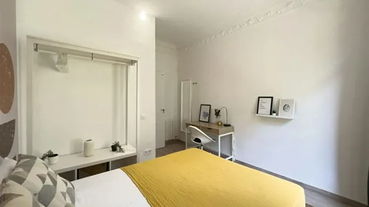 Rooms in Barcelona Eixample - photo 3