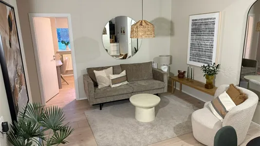 Rooms in Reykjavík Hlíðar - photo 1