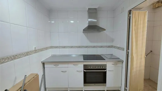 Rooms in Los Bermejales - photo 10