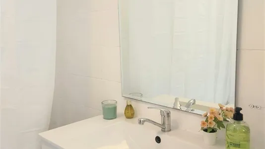 Rooms in Paterna - photo 8