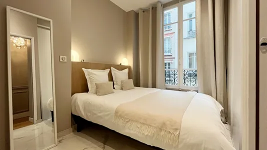 Apartments in Paris 16éme arrondissement (North) - photo 6