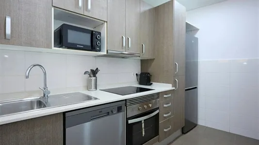 Rooms in Barcelona Ciutat Vella - photo 8