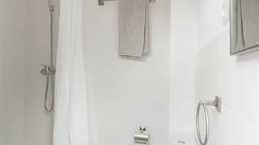 Rooms in Barcelona Eixample - photo 5