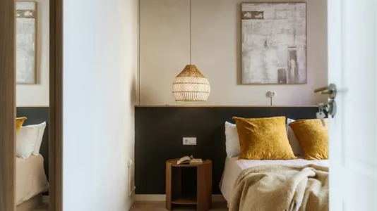 Rooms in Barcelona Ciutat Vella - photo 10