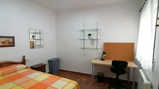 Rooms in Granada - photo 2