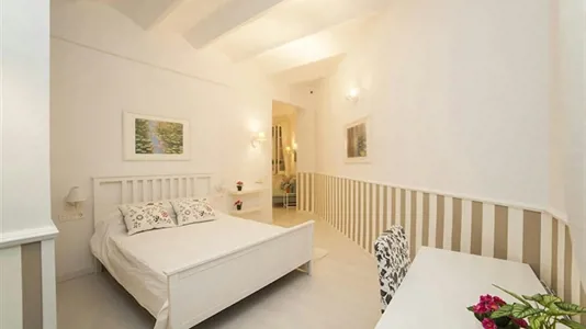 Rooms in Barcelona Ciutat Vella - photo 2