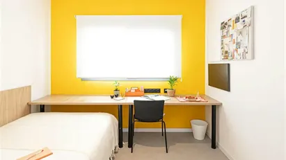 Room for rent in Los Bermejales, Andalucía